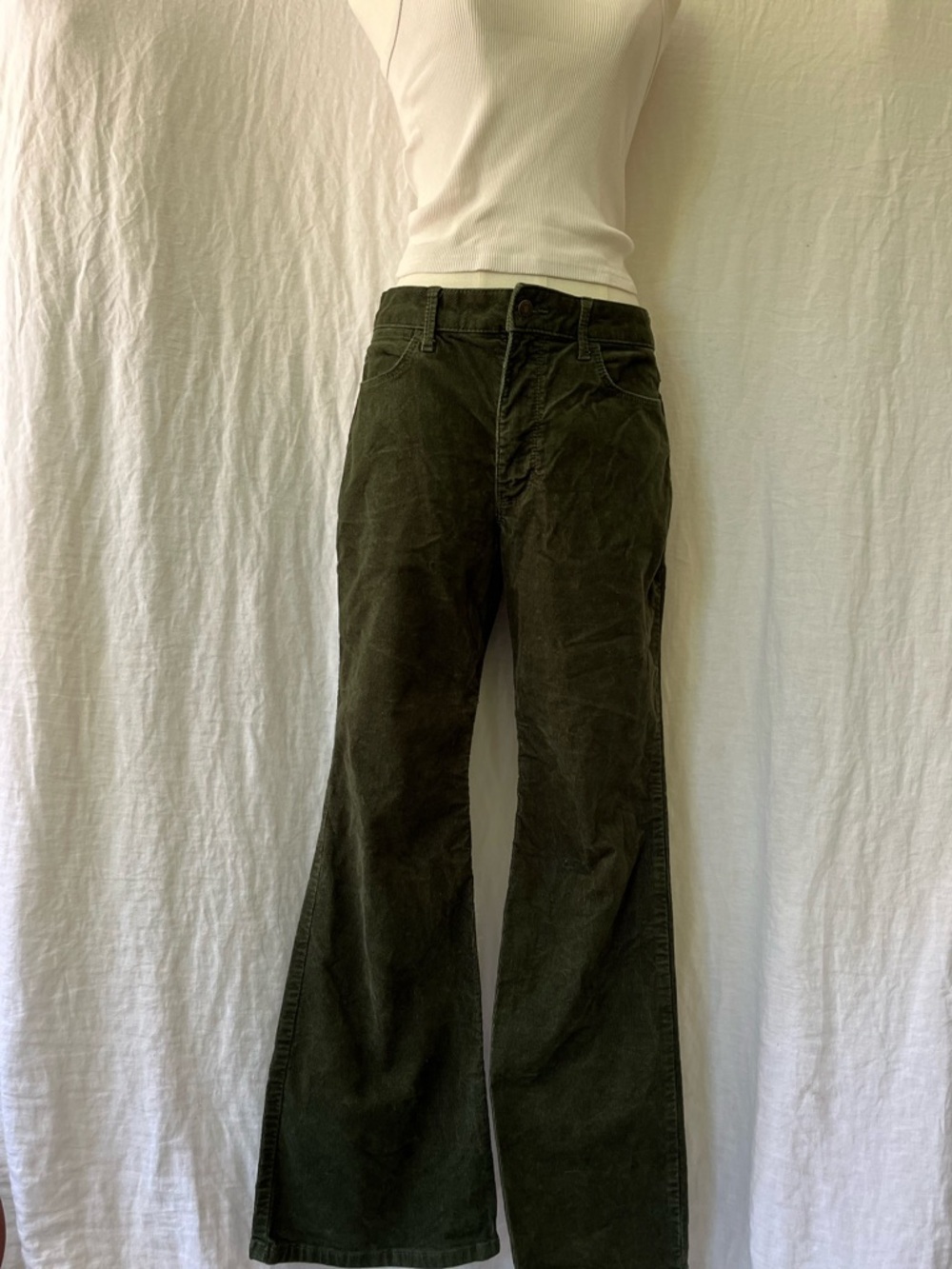 Olive Fierce Flare Corduroy Pants
Minimal 90s